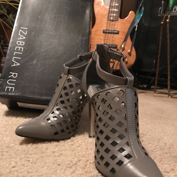 Izabella Rue - Picture 7 of 7